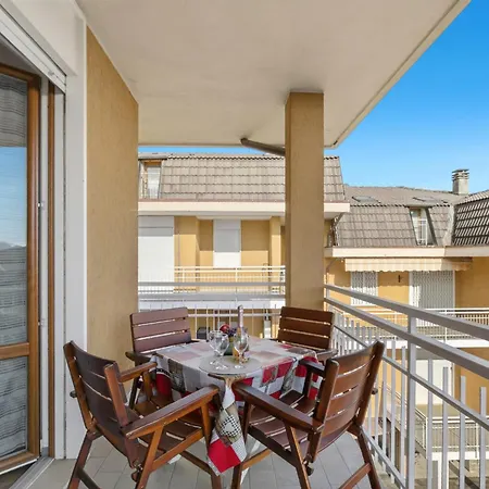 Casa Mirella Quiet 2br With View, Balcony And Ac - Happy Apartment Nebbiuno