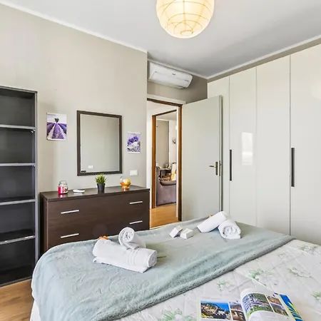 Casa Mirella Quiet 2br With View, Balcony And Ac - Happy Apartment