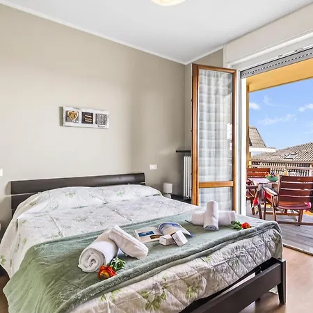 Apartment Casa Mirella Quiet 2br With View, Balcony And Ac - Happy *