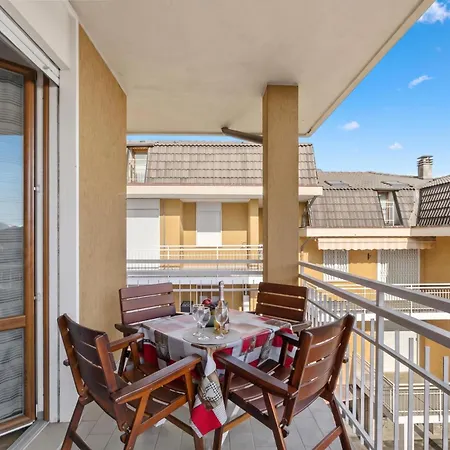 Casa Mirella Quiet 2br With View, Balcony And Ac - Happy Apartment Nebbiuno